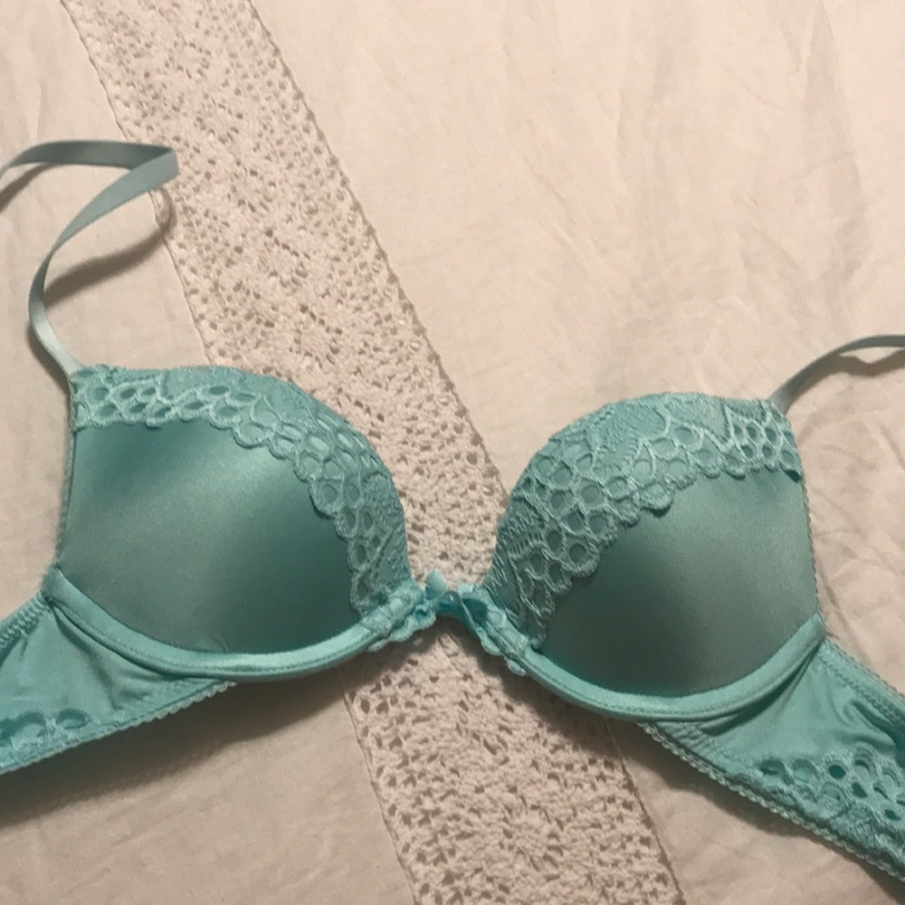 Bright aqua satin aerie Brooke bra size 32a